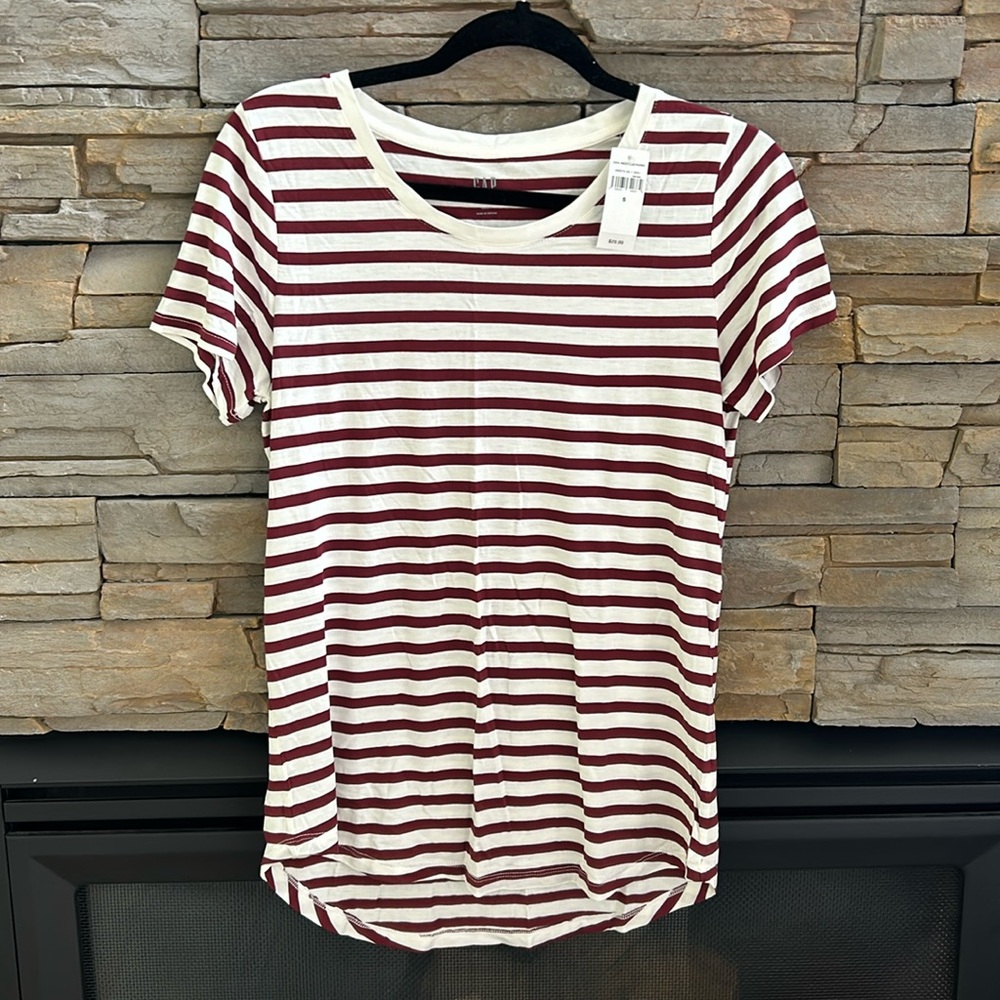 Gap Tee - Size Small